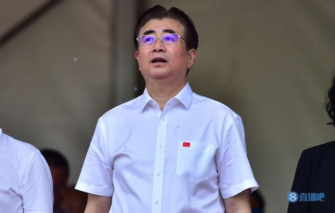 职业选择的核心差异在于对短期商业回报与长期艺术价值的权衡。