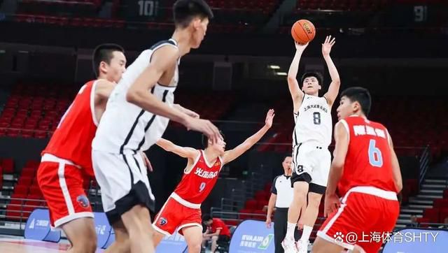 这对双胞胎不仅性格迥异连性取向都不同，对此哈迪表示 《毒液》曝新剧照 主角汤姆·哈迪自带高光 2018-07-14 近日，漫威电影《毒液》公布了数张剧照和海报。