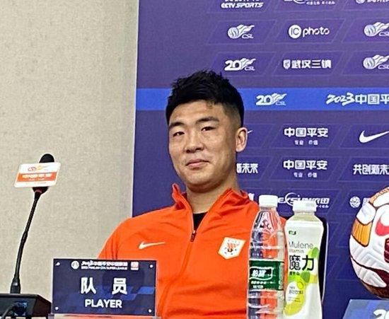 一直以来她都是演艺圈中著名的拼命三娘，就算是危险 赵丽颖工作室发文回应替身传闻：不容忍任何诋毁 2018-01-02 1月2日下午，赵丽颖工作室发文，针对前阵子网传“赵丽颖拍《楚乔传》采用30多个替身”的消息作出回应：对任何诋毁绝不容忍 赵丽颖微博回怼传闻： 吃瓜需谨慎，小心闹肚子 2018-10-23 10月23日下午5点，赵丽颖在其微博回怼近期怀孕、B超等不实传闻。