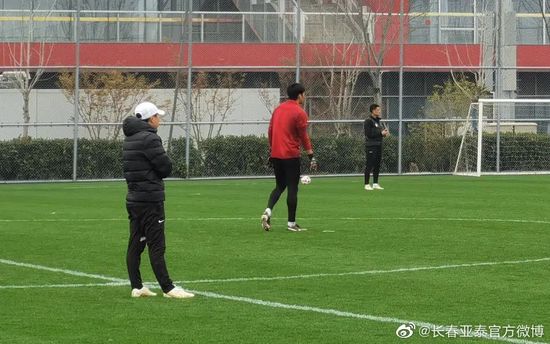除了迅猛龙，系列中的“武力霸主”霸王龙也备受观众喜爱。