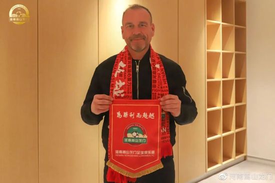 曾志伟亮相成龙电影周红毯 运动休闲装诙谐依旧 2019-07-27 由电影频道节目中心、大同市人民政府、成龙国际集团共同主办、承办，电影频道、电影频道融媒体平台及全网直播的第五届成龙国际动作电影周闭幕式红毯仪式今日在山西大同举行。