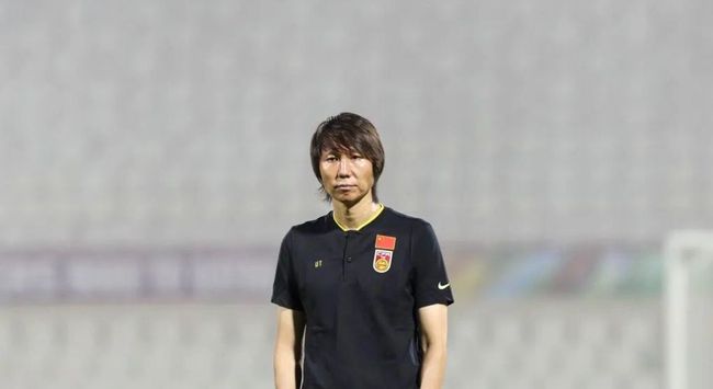 新闻女王》三封视后，戏里戏外，都给内娱做了个榜样 2024-01-19 “绯闻女孩”莱弗利展现招牌甜笑 前凸后翘吸睛 2013-03-29 以美剧《绯闻女孩》而出名的女星布蕾克·莱弗利如今嫁做人妻，依然曝光率极高，春风得意。