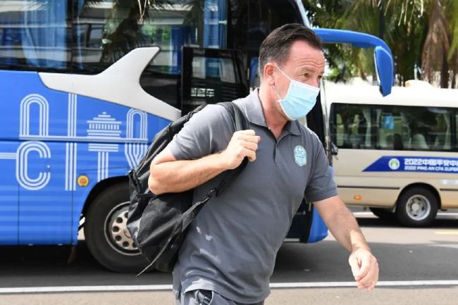 据了解，在一次常规的新冠疫情检测中，一位剧组成员被检查出新冠核酸阳性。