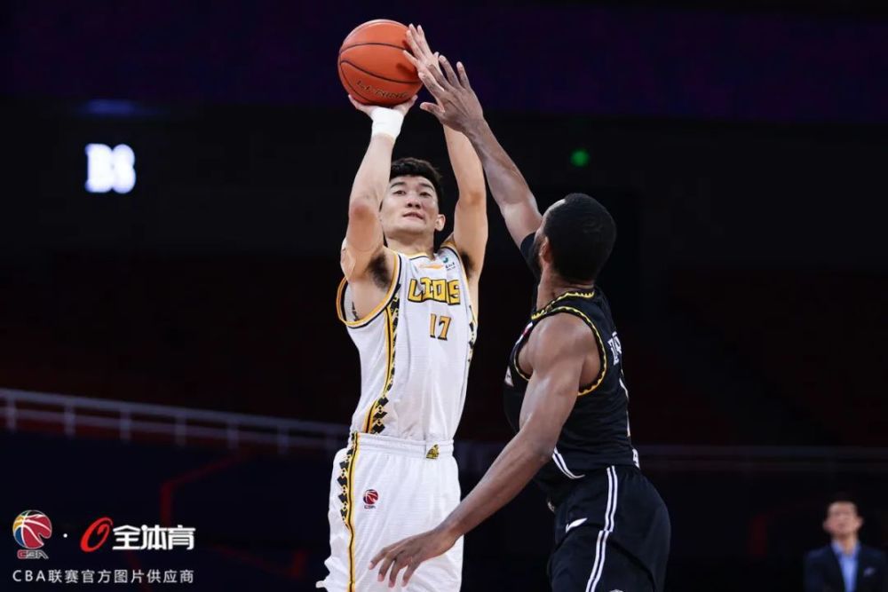 悬疑鼻祖《控方证人》4K修复版确认引进2024-08-08 电影《威尼斯惊魂夜》即将下映 三部曲中票房最低2023-10-17 《威尼斯惊魂夜》曝制作特辑 杨紫琼现身分享看点2023-08-16 《威尼斯惊魂夜》曝全新海报 全明星班底大集结2023-08-03 《天书奇谭》“老狐妖”配音苏秀去世 享年97岁2023-01-09 热门新闻 食物和爱都不可辜负！