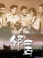 马特·史密斯的刺猬头新造型解锁，在人群密集的车站也极其抢眼！