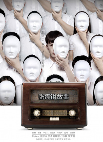 强森面对镜头大方招手示意。