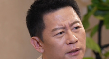 申奥导演将这一细节融入剧情，而王骁为贴合南京背景，进一步提议使用南京童谣《城门谣》。
